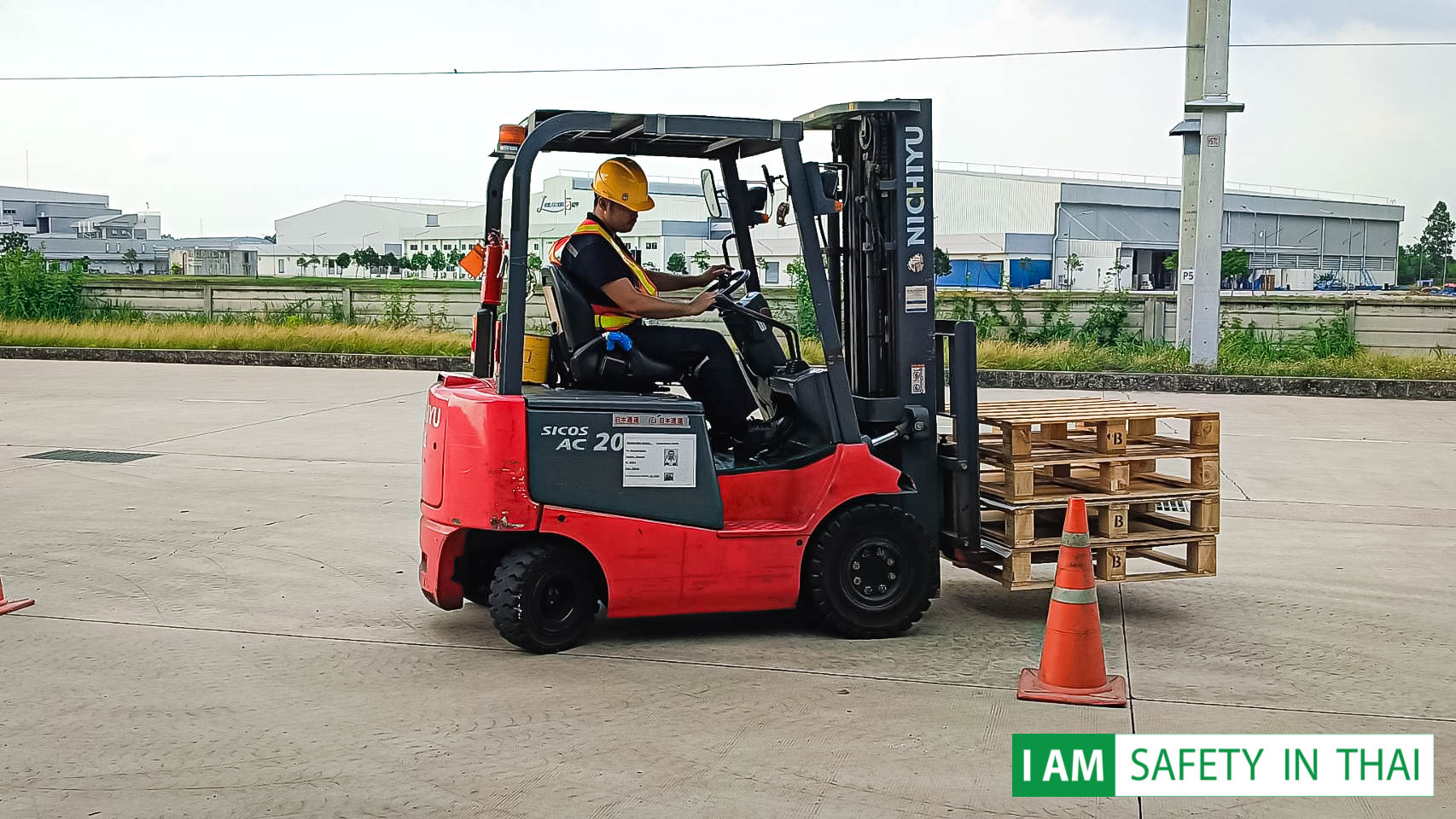 การฝึกอบรมลูกจ้างซึ่งจะทำหน้าที่เป็นผู้ขับรถยก